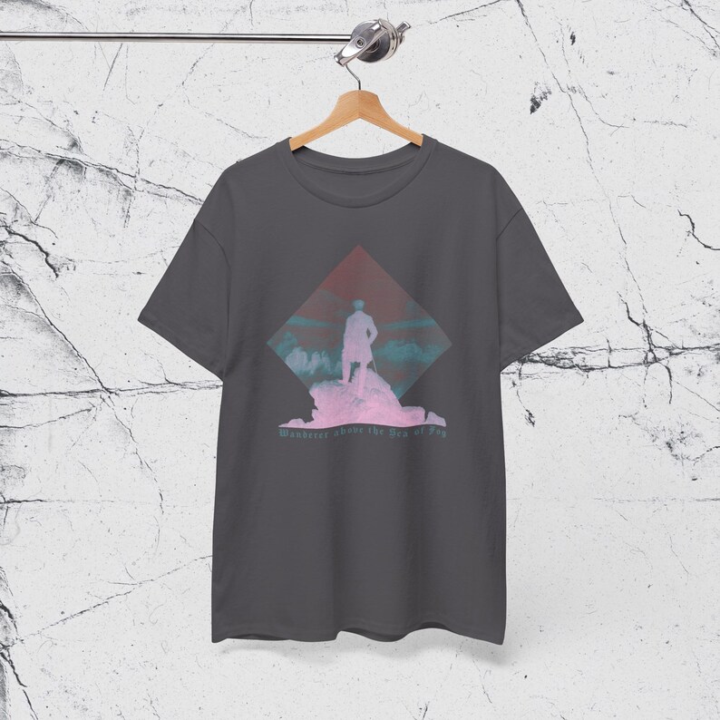 -shirt Wanderer au-dessus de la mer de brouillard | T-shirt peinture romantique, chemise d'art Caspar David Friedrich Charcoal