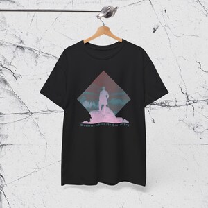 -shirt Wanderer au-dessus de la mer de brouillard | T-shirt peinture romantique, chemise d'art Caspar David Friedrich image 3