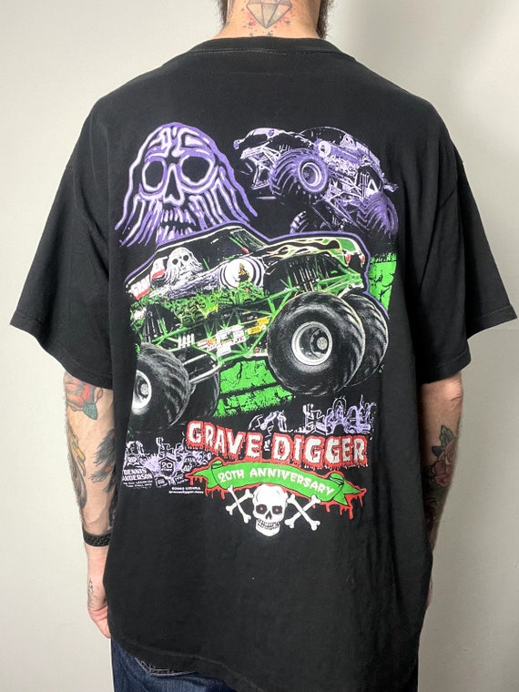 Vintage Y2K Gravedigger Monster Truck T-shirt