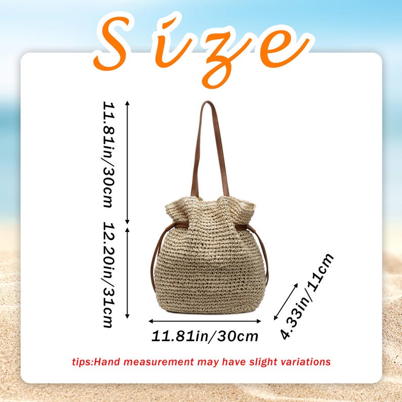 Puede incluir: Un bolso tote tejido beige con asas de cuero marr&oacute;n. El bolso mide 30 cm de ancho, 31 cm de alto y 11 cm de profundidad. La palabra "Size" est&aacute; escrita en naranja en la parte superior.