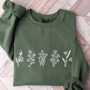 Wildflowers Sweatshirt, Flower Crewneck Sweatshirt, Floral Sweatshirt For Women, Flower Lover Sweatshirts, Women Gifts, Flowers Sweatshirts