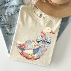 Printed Patchwork Grandmacore Goose Shirt, Trendy Easter Floral Retro Duck Shirts, Coquette Cottagecore Shirt, Comfort Colors®, Easter Gift