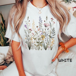 Women's Wildflower T-Shirt - Floral Lover Tee With Vibrant Flower Print