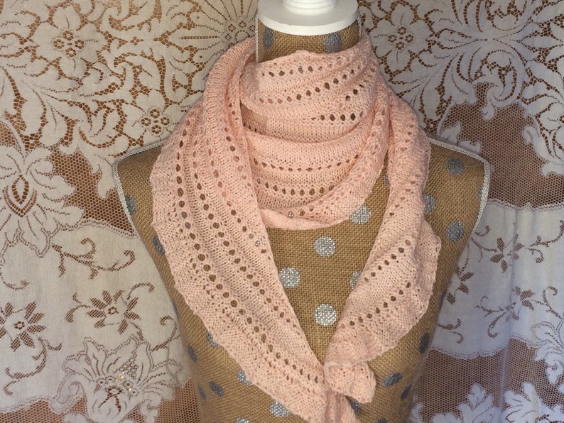 Scarf Shawl Women's Handknit Pink Wool Scarf or Shawlette 画像 1