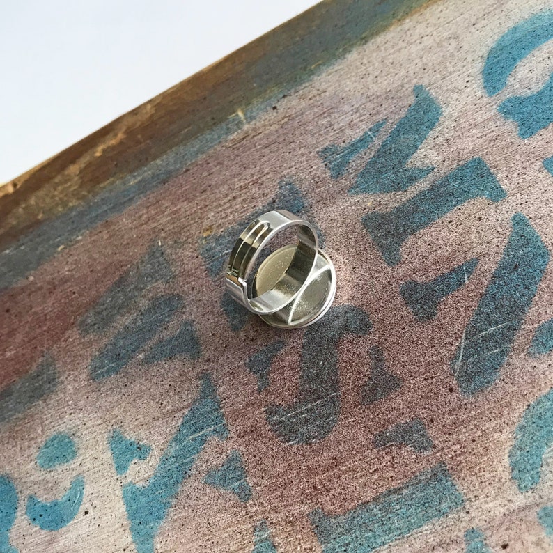 Broken Dishware Ring Purple Flower
