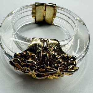 Vintage 1980s Inna Cytrine Paris Clear Lucite Clamper Bracelet, French Designer Gold Tone Chrysanthemum Cuff, Rare Retro Jewelry