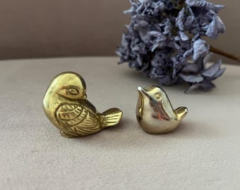 Small vintage brass bird figurines. Mini bird (sparrow) as decorative items.
