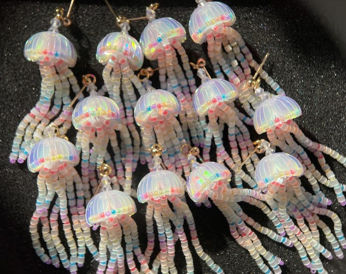 Jellyfish beaded Earrings ,Ocean Earrings,Sea Creature Earrings,Beach Earrings,Sea Animal Earrings,Ocean Lover Jewelry