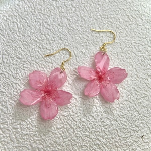 本物の3D桜の花のドロップイヤリング、季節の手作りの美しいイヤリング、桜のジュエリー、彼女へのギフト