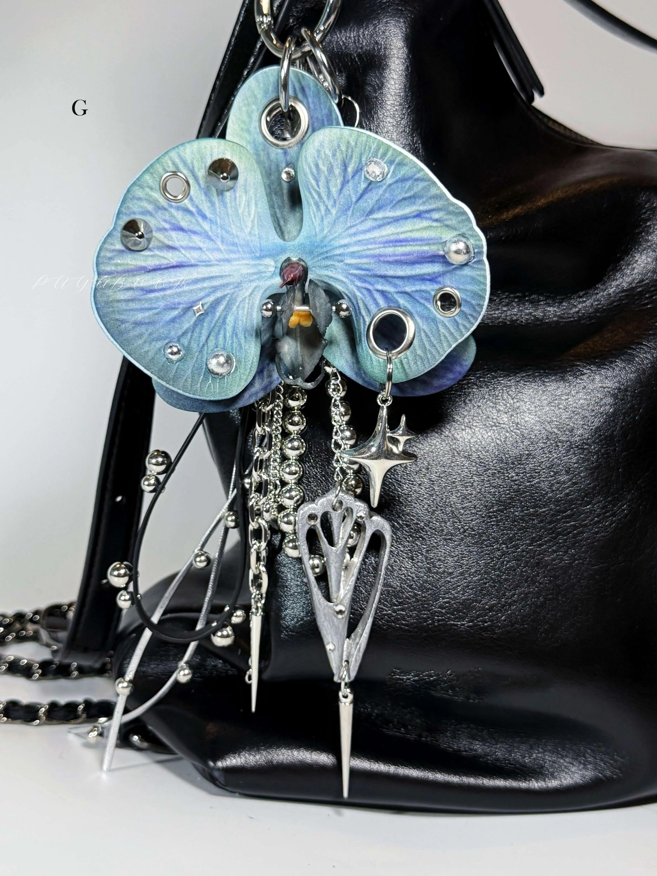チャーム v.rina.jk Pierced Orchid Keychain ,gothic Trendy Keychain for Women's