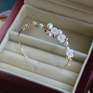 Bridal Ear Wrap,Pearl Ear Cuff, MOP tiny flower statement Earring, Cuff earring, Bridesmaid Gift, No Piercing Earring, Gift for Her bracelet