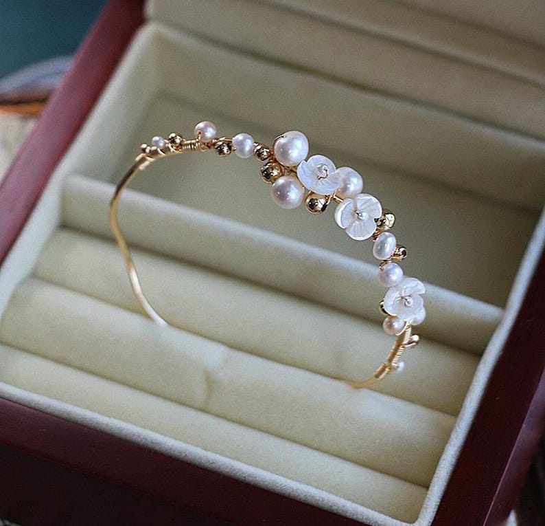 Bridal Ear Wrap,Pearl Ear Cuff, MOP tiny flower statement Earring, Cuff earring, Bridesmaid Gift, No Piercing Earring, Gift for Her bracelet