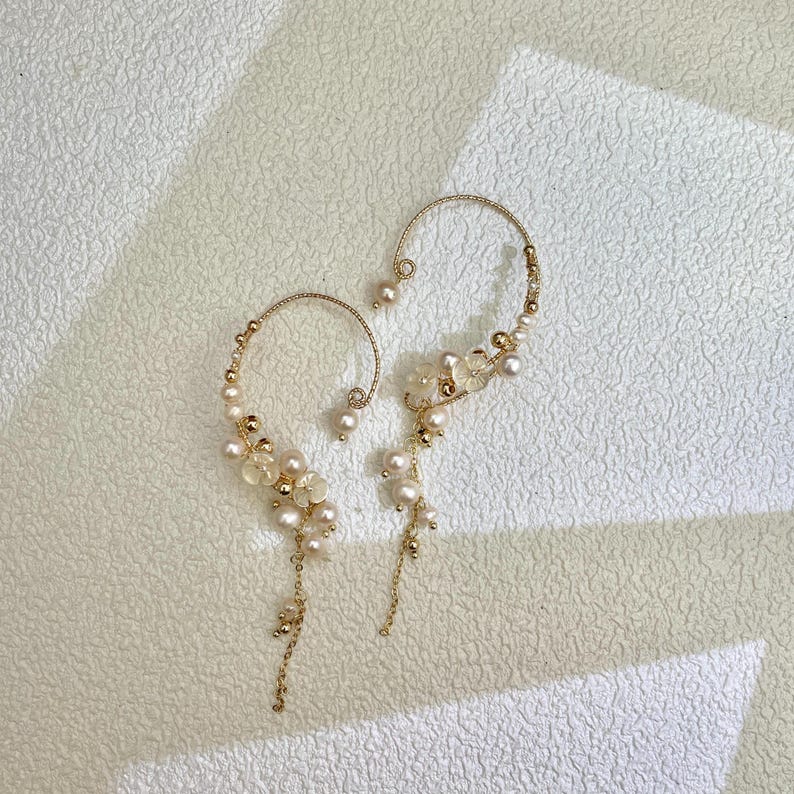 Bridal Ear Wrap,Pearl Ear Cuff, MOP tiny flower statement Earring, Cuff earring, Bridesmaid Gift, No Piercing Earring, Gift for Her