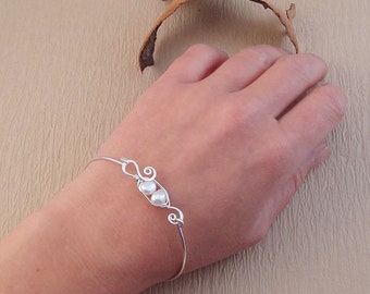 Pea pod Bracelet, Sterling Silver Pearl Pea pod Bangle Bracelet, Peas in a Pod Bracelet, White Pearl Bangle Bracelet