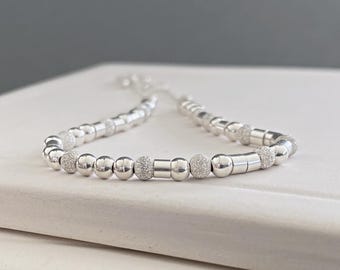 Pulsera de plata de ley con código Morse / Pulsera delicada con mensaje secreto personalizado / Joyería con mensaje oculto / Regalo personalizado