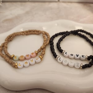 Pulseira de miçangas personalizada para mulheres, pulseira da amizade para adolescentes, contas de letras, tamanho personalizado, joia minimalista, presente para o dia das mães