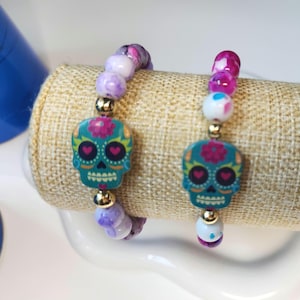Skull Bead Bracelet Day of the dead skeleton bracelet Adjustable jewelry for women Colorful bead bracelet Glass Bead Birthday Gift