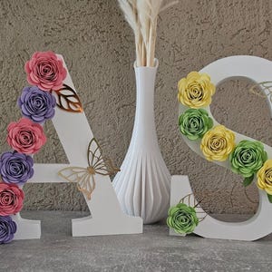 Letras personalizadas, letras de flores de madera, decoración ABC, letras de flores, letras de la A a la Z, letras blancas hechas a mano, flores
