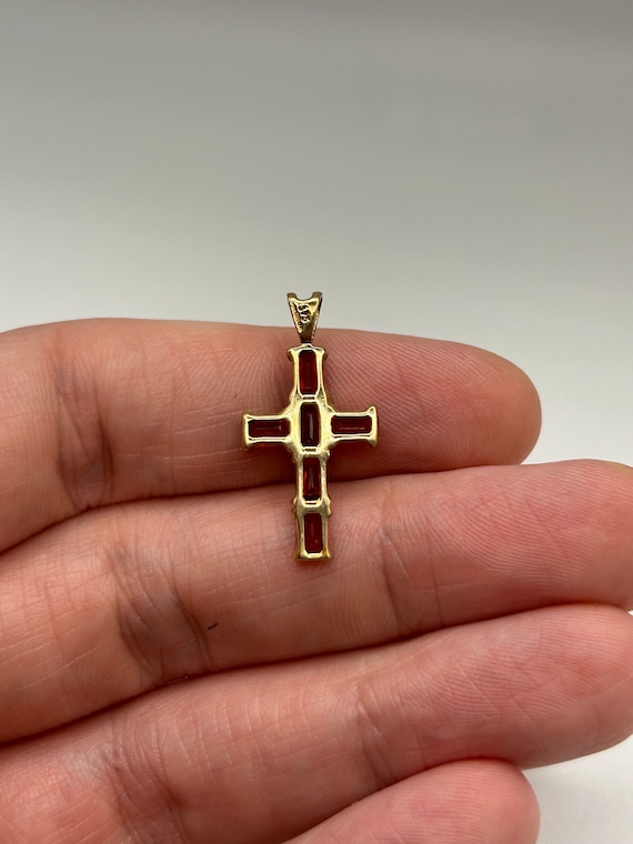 9ct gold garnet cross pendant - image 2