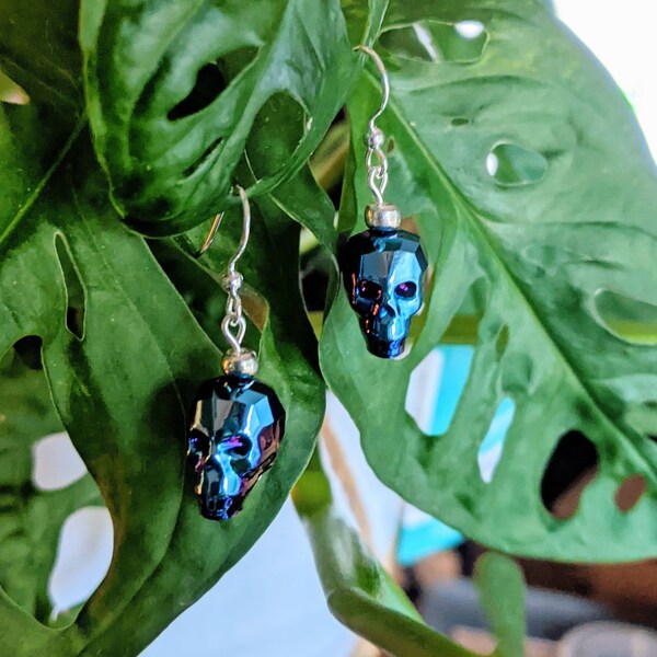 Boucles d’oreilles Swarovski Crystal Skull Dangle en bleu métallisé