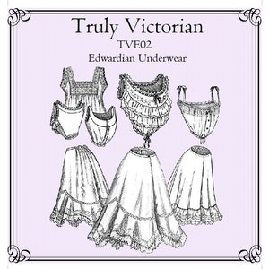Peut inclure: Un dessin au trait noir et blanc de modèles de sous-vêtements Edwardiens. L'image comprend une chemise, un corsage, une culotte et trois styles différents de jupons. Le titre "Truly Victorian" et "TVE02 Edwardian Underwear" est imprimé en haut de l'image.