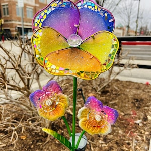 Solar flower .. BlingthingzbyLori .. garden art .. yard art .. gift for home