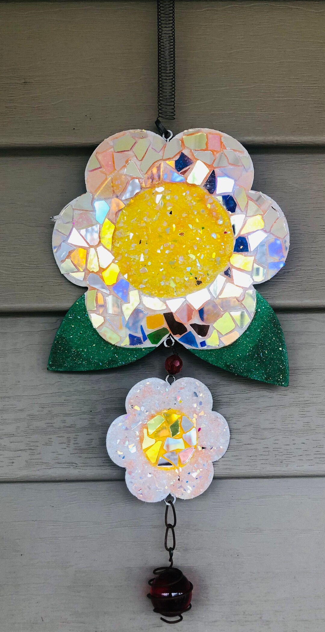 Daisy .. Blingthingzbylori.. Daisy Suncatcher.. Flower Lover Gift