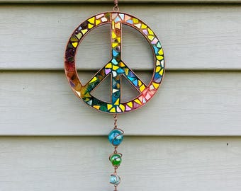 Dzwonek wietrzny ze znakiem pokoju... BlingthingzbyLori... wystrój hipisowski... łapacz słońca ze znakiem pokoju... prezent do domu... prezent dla hipisów