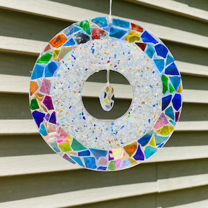 Clear circle .. blingthingzbyLori .. cleAr rainbow circle ..gardrn art .. garden decoration..suncatcher .. rainbow circle suncatcher
