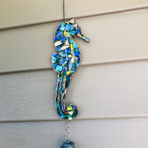 Seahorse.. blingthingzbylori.. SunCatcher.. garden art .. yard art .. window decoration.. whirligigs wind spinner