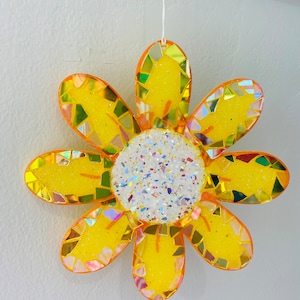 Daisy Garden Art: Yellow Flower Wind Spinner, Shiny Window Decoration