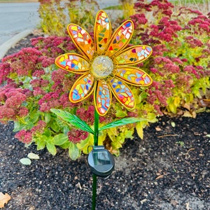 Flower ..Blingthingzbylori.. solar flower .. garden art .. yard art .. gift .. gift for home .. garden lover gift