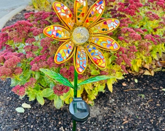 Flower ..Blingthingzbylori.. solar flower .. garden art .. yard art .. gift .. gift for home .. garden lover gift