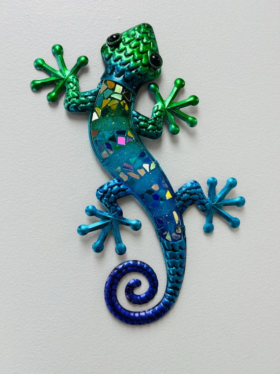 Lizard .. blingthingzbylori.. gecko .. wall art .. wall hanging
