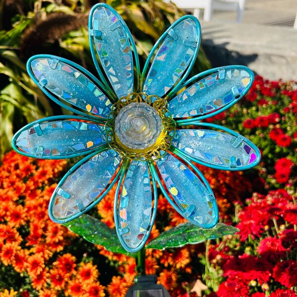Flor Solar..BlingthingzbyLori .. Estacas de jardim .. Flor azul .. arte para jardim .. arte para quintal .. presente para casa .. decoração de pátio