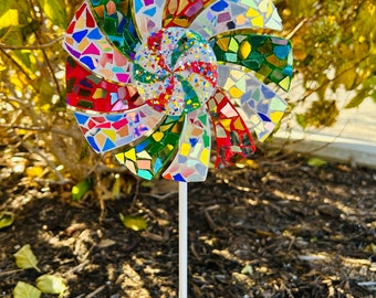 Pinwheel.. Blingthingzbylori..Whirligigs wind spinner..Christmas decorations.. Holiday decorations.. garden art .. holiday items