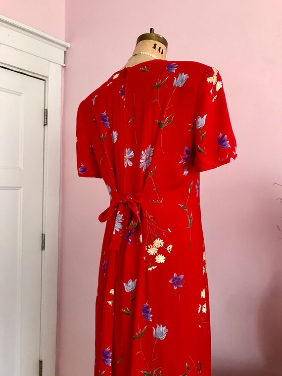 1990's Size 12/14 Red Floral Pleated Midi Dress - image 4