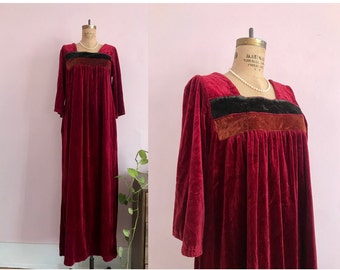 1970's Size L/XL Burgundy Velour Lounging Dress