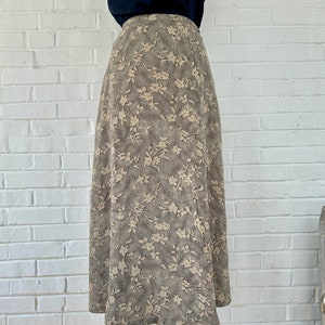 1990's Size 10 Silk Floral Midi Skirt from Jones NY image 3