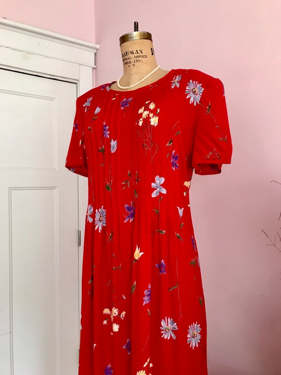 1990's Size 12/14 Red Floral Pleated Midi Dress - image 2