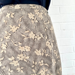 1990's Size 10 Silk Floral Midi Skirt from Jones NY image 5