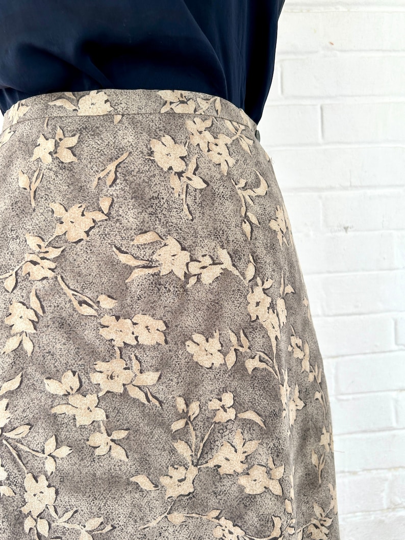 1990's Size 10 Silk Floral Midi Skirt from Jones NY image 5