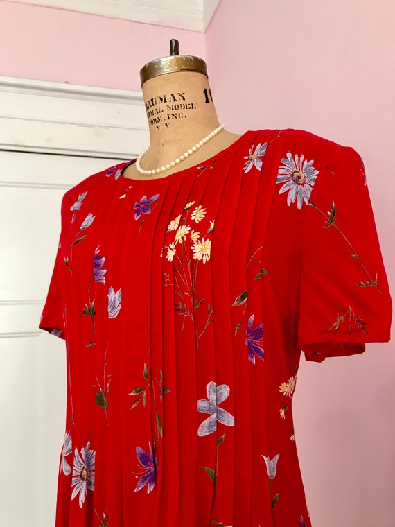 1990's Size 12/14 Red Floral Pleated Midi Dress - image 3