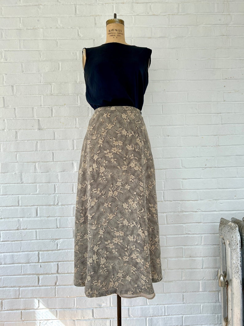1990's Size 10 Silk Floral Midi Skirt from Jones NY image 2