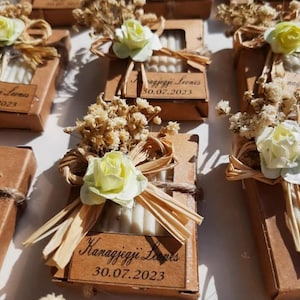 Cadeaux pour savon personnalisés rustiques avec fleurs séchées - Cadeaux personnalisés faits main pour mariages, fiançailles, baby showers et événements spéciaux