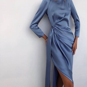 This pattern is perfect for anyone who wants to learn how to make their own midi dress. It is easy to follow and will help you create a stunning and unique gown. The pattern includes all the pattern pieces and information you need to make a beautiful and well-fitting piece. The pattern includes seam allowances.
