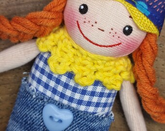 Mini muñeca gnomo * lista y disponible para entrega inmediata * upcycling * muñeca artista gnomo de la suerte hecha a mano * muñeca de coleccionista