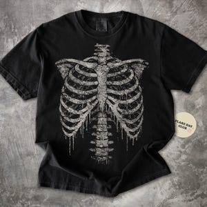 Vintage Skeleton Ribcage T-Shirt, Gothic Anatomy Graphic Tee, Comfort Colors Rib Bones Shirt, Dark Academia Skeleton Top, Halloween Gothic