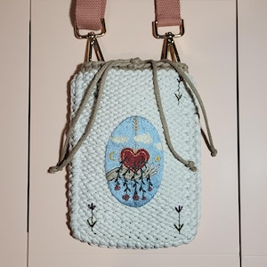 Stricktasche, Handytasche, Tasche mit Stickerei, handgemachte Stickerei, Handyhülle