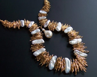 A Pearl Of Great Price Tongue in Cheek Statement Necklace in Gold